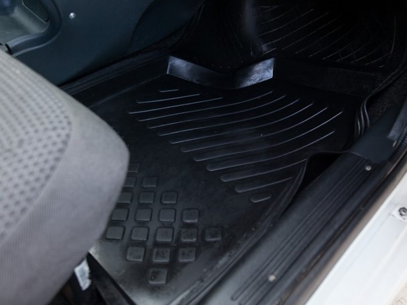 Gumijaste preproge za avto so dobrodošla izbira v hladnejšem in deževnem času